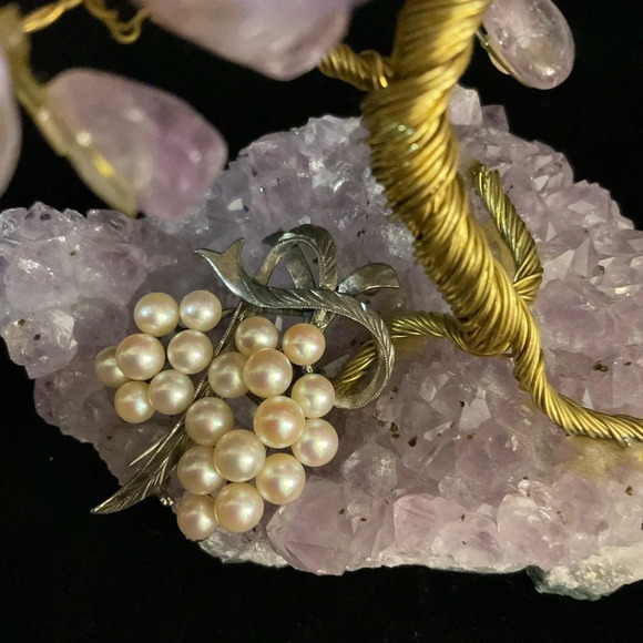 1930’s Silver Scroll 20 Cultured Mikimoto Pearl Brooch. Japan - Picture 7 of 10